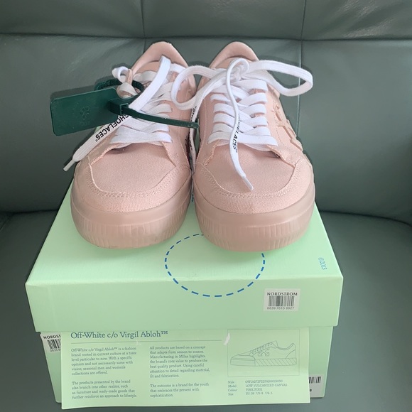 Off-White
Low Vulcanized Canvas Low-Top Sneakers - Picture 6 of 10